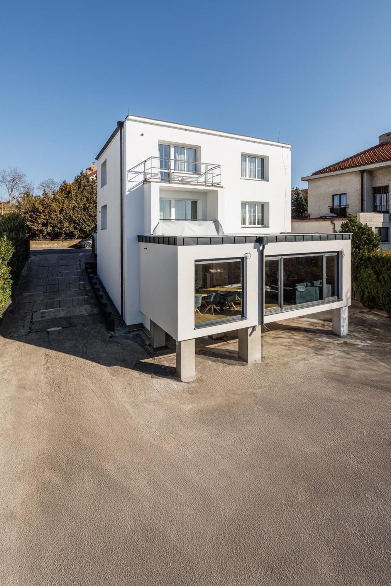 Airport Luxury & Apartament *