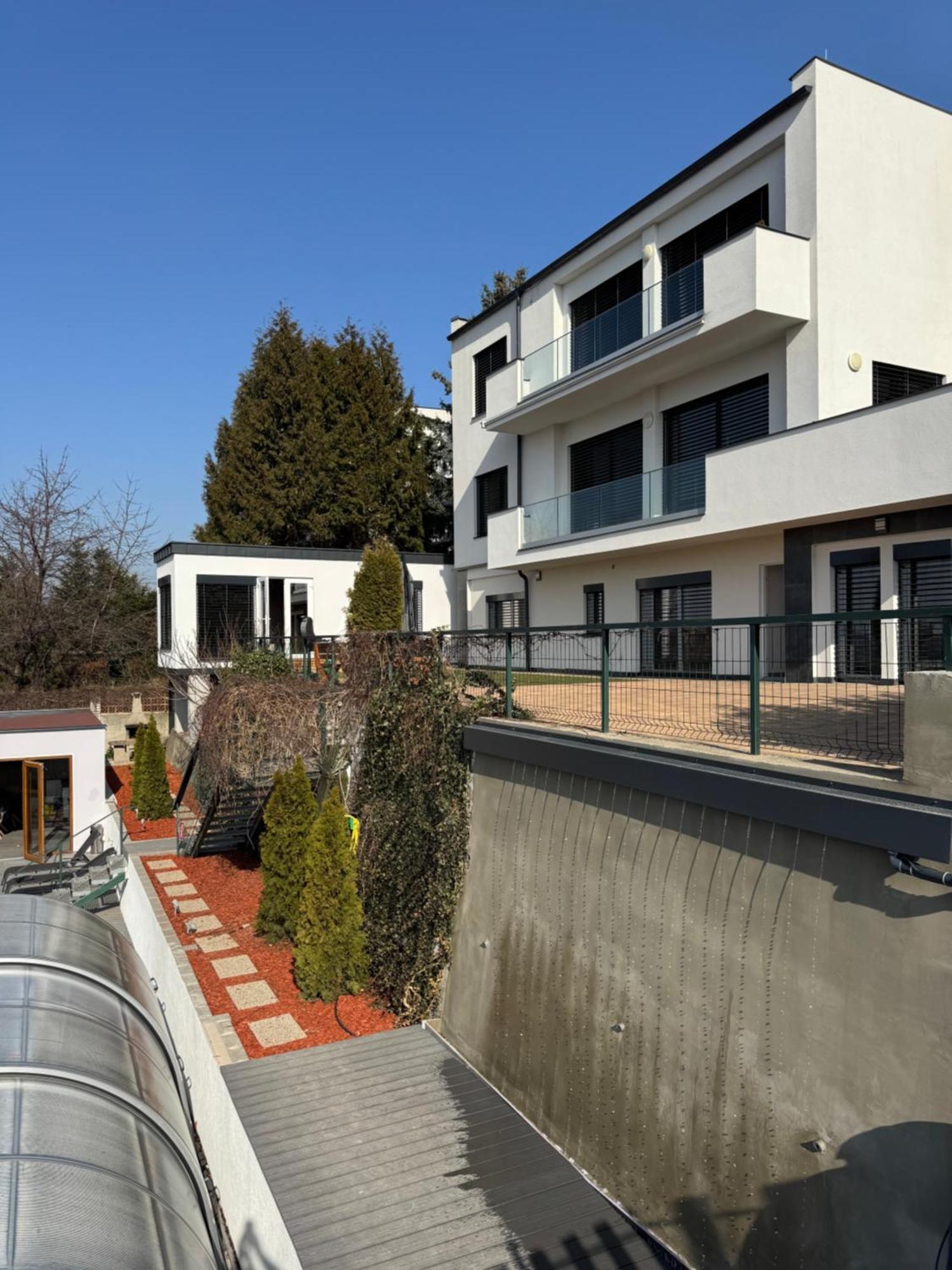 Airport Luxury & Apartament *